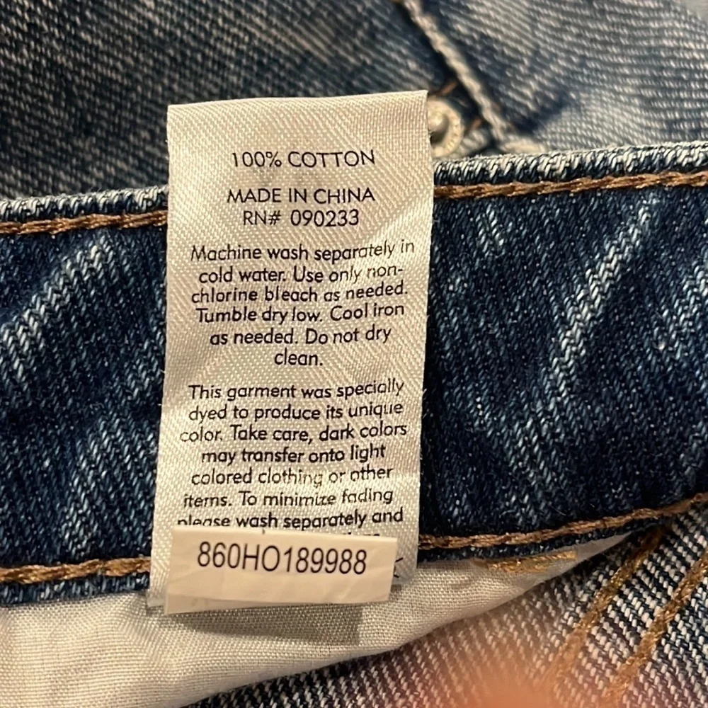 Pac Sun Womens Size 27 High Rise Mom Jean with Ripped Knees Light-Medium Wash